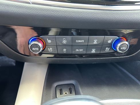 Used 2018 Buick Enclave Premium AWD/4WD image 16