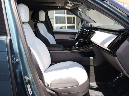 Used 2026 Land Rover Range Rover Sport Dynamic SE AWD/4WD image 31