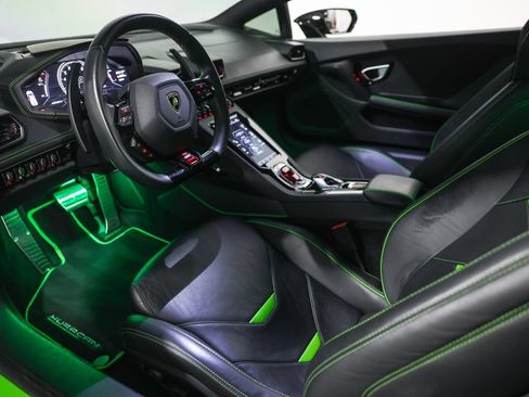 Used 2021 Lamborghini Huracan EVO RWD image 23