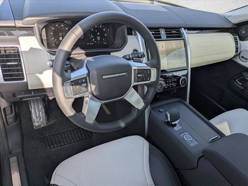 New 2026 Land Rover Discovery S AWD/4WD image 3
