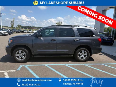 Used 2014 Toyota Sequoia SR5 w/ Premium Package AWD/4WD image 4