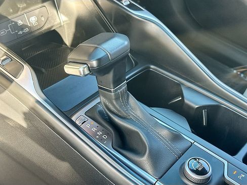 Certified 2025 Kia Sorento EX w/ Panoramic Sunroof Package FWD image 17
