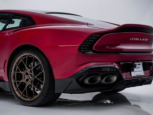 Used 2025 Aston Martin Vanquish RWD image 11