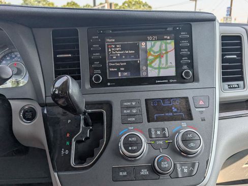 Used 2020 Toyota Sienna XLE Premium AWD/4WD image 16