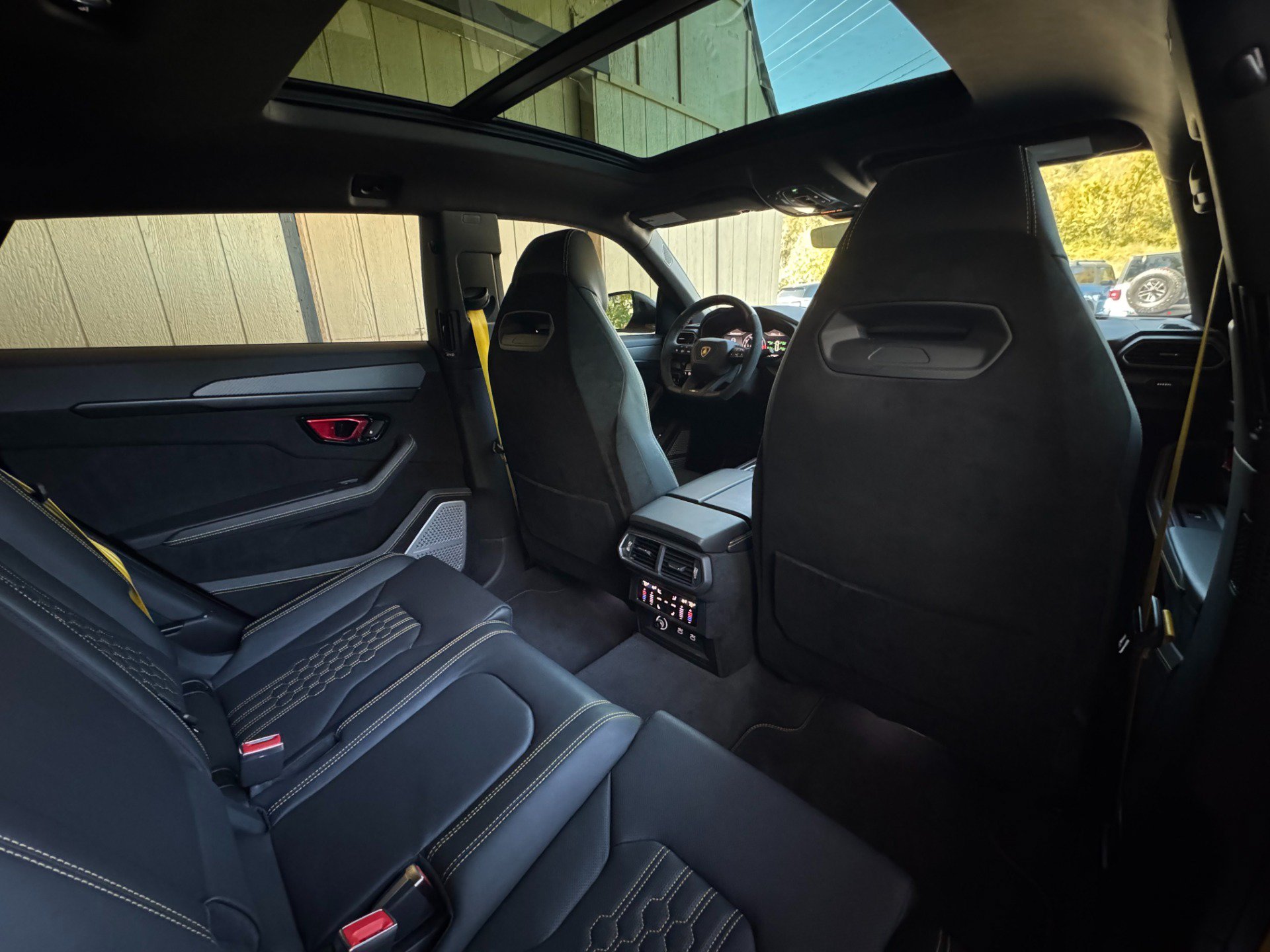 Used 2024 Lamborghini Urus Performante AWD/4WD image 40