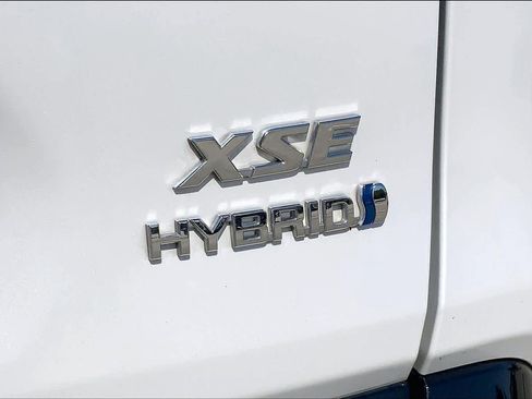 Used 2023 Toyota RAV4 XSE AWD/4WD image 10