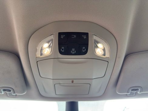 Used 2023 Chrysler Pacifica Touring-L FWD image 16