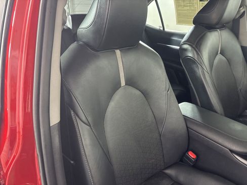 Used 2020 Toyota Camry XSE image 28