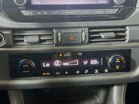 Used 2024 Nissan Pathfinder S AWD/4WD image 23