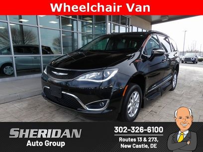 Used 2018 Chrysler Pacifica Limited w/ Tire & Wheel Group