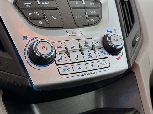 Used 2017 Chevrolet Equinox LT w/ Convenience Package image 23