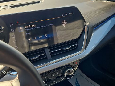 Used 2026 Chevrolet Trax LT w/ Driver Confidence Package image 11