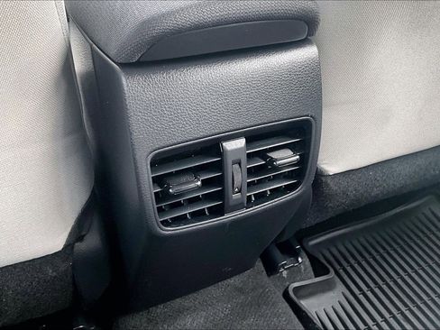 Used 2024 Toyota Corolla Cross L image 31