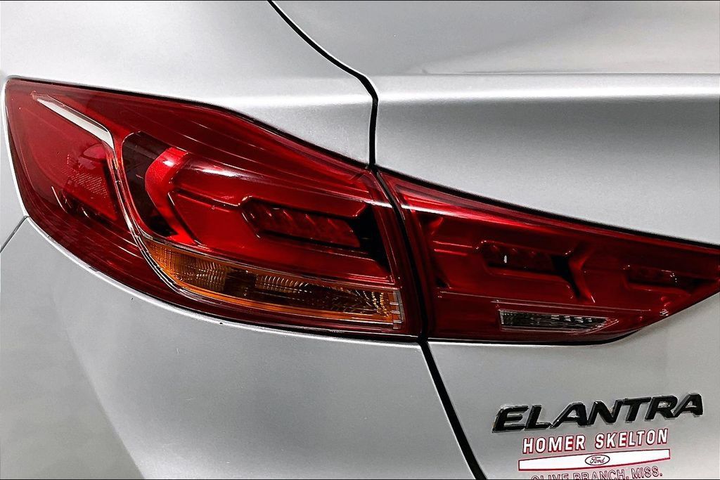 Used 2018 Hyundai Elantra Sport w/ Sport Premium Package 03 FWD image 28