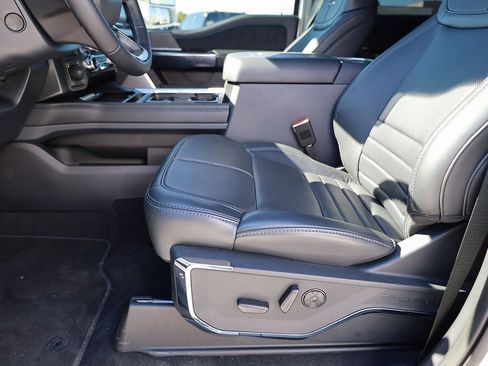 Used 2025 Ford F350 Platinum image 11