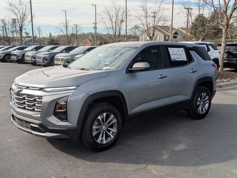 New 2026 Chevrolet Equinox LT image 3