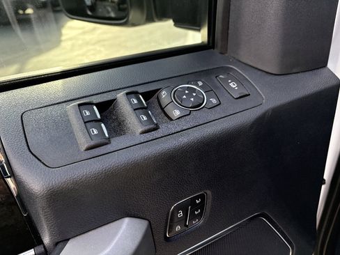 Certified 2022 Ford F350 Lariat w/ Camper Package image 15