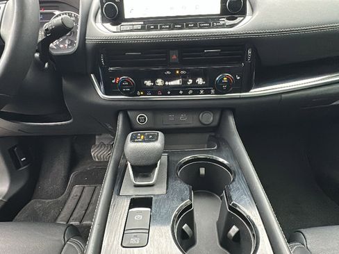 Certified 2023 Nissan Rogue SL w/ SL Premium Package image 20