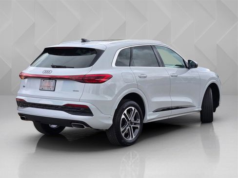 Used 2025 Audi Q5 Premium Plus w/ Premium Plus image 5
