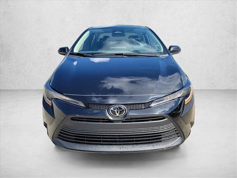 Used 2025 Toyota Corolla LE FWD image 2