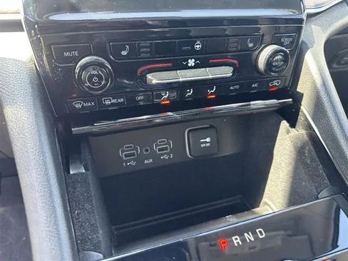 Used 2022 Jeep Grand Cherokee L Limited AWD/4WD image 11