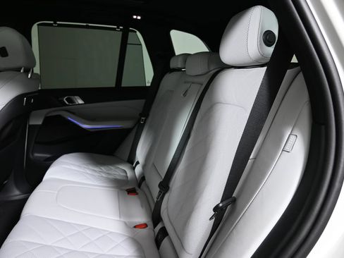 Used 2024 BMW X5 xDrive40i AWD/4WD image 6