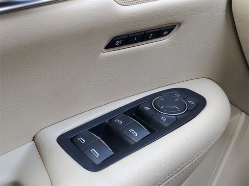 Used 2018 Cadillac XT5 Luxury w/ Driver Awareness Package image 16