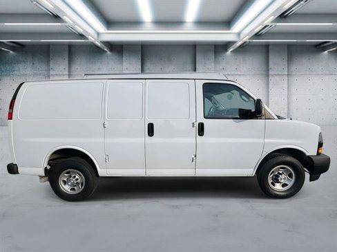 Used 2018 Chevrolet Express 2500 w/ Driver Convenience Package image 3