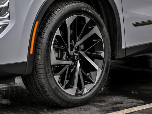 Used 2023 Mitsubishi Outlander SE image 4