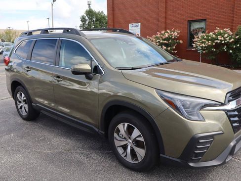 Used 2023 Subaru Ascent Premium w/ Convenience Package AWD/4WD image 2