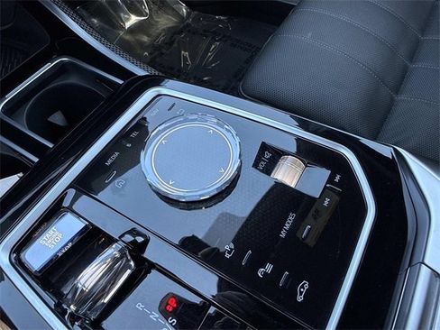 Used 2023 BMW 760i xDrive image 23