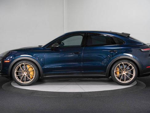 Used 2024 Porsche Cayenne Turbo GT AWD/4WD image 8