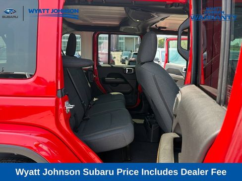 Used 2025 Jeep Wrangler Unlimited Sahara AWD/4WD image 36
