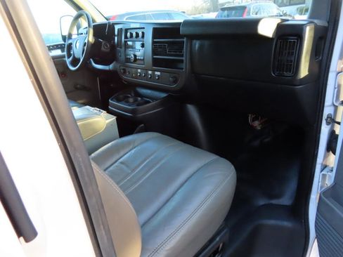 Used 2013 Chevrolet Express 2500 image 16