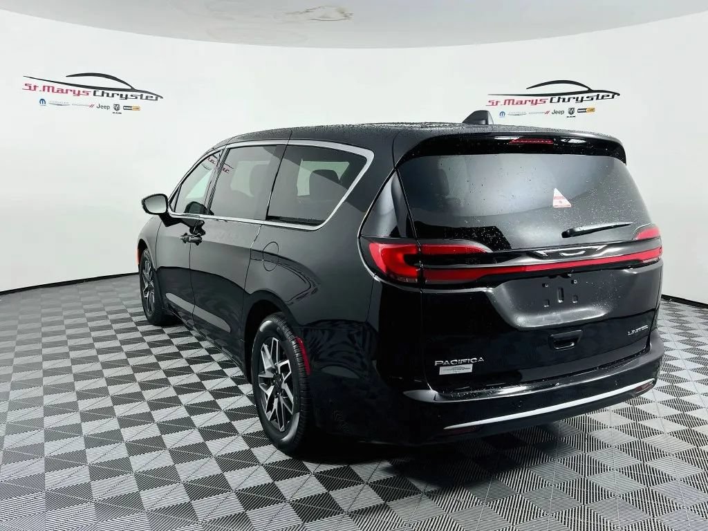 New 2027 Chrysler Pacifica Limited FWD image 6