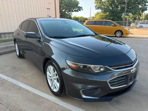 Used 2017 Chevrolet Malibu LT FWD image 2