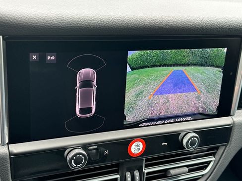 Certified 2026 Porsche Macan AWD/4WD image 23