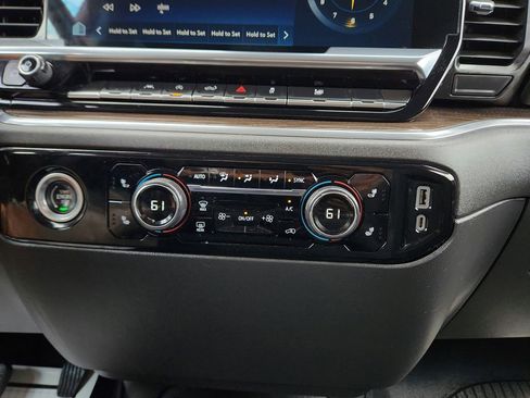 Used 2023 Chevrolet Silverado 1500 LT AWD/4WD image 19