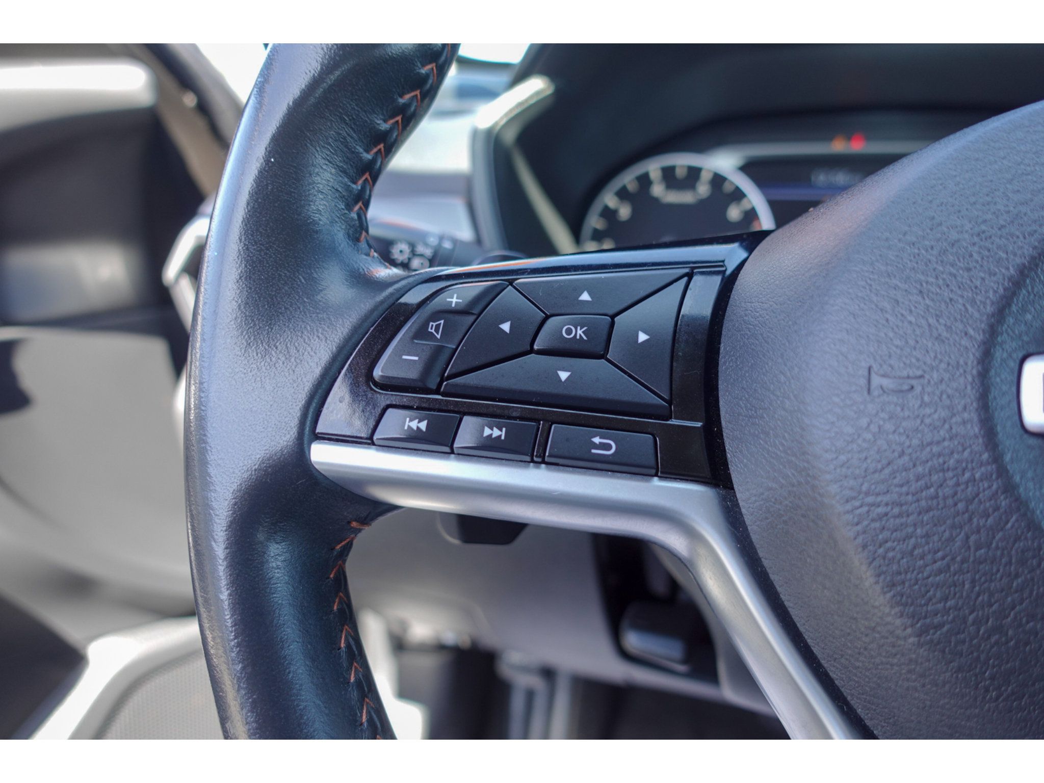 Used 2025 Nissan Altima 2.5 SR FWD image 14