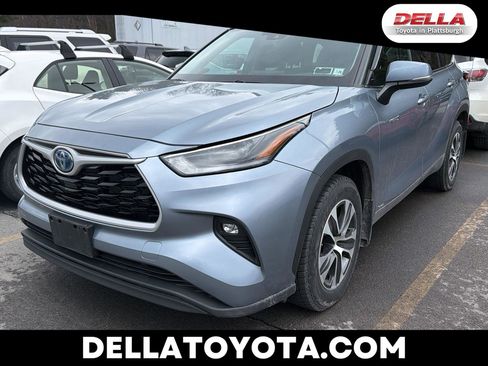 Used 2021 Toyota Highlander XLE image 1
