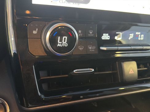 Used 2023 Toyota Highlander XLE FWD image 26