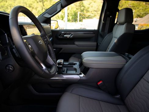 New 2026 Chevrolet Silverado 1500 ZR2 w/ Dark Appearance Package AWD/4WD image 14