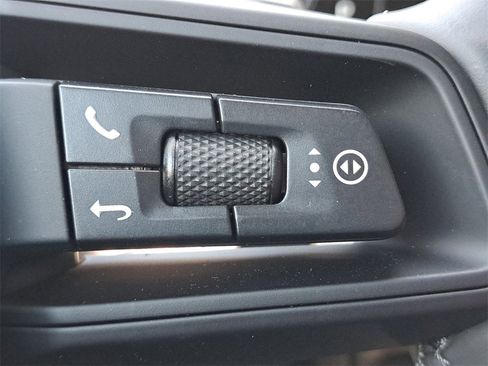 Used 2025 Porsche Cayenne image 39