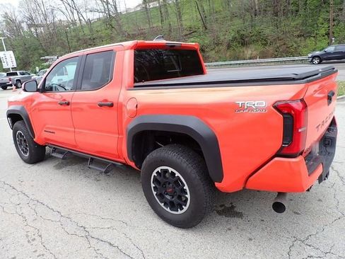 Certified 2024 Toyota Tacoma TRD Off-Road w/ TRD Off Road Upgrade Package AWD/4WD image 5