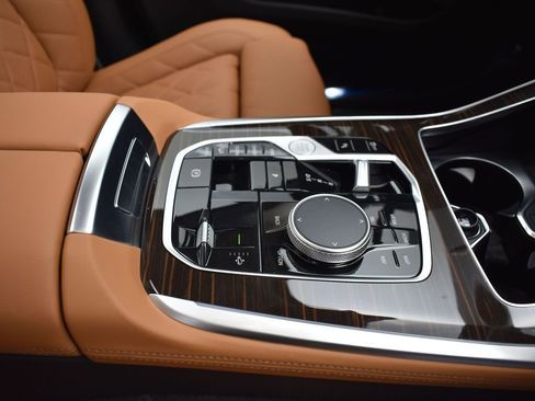 New 2026 BMW X7 xDrive40i w/ Premium Package image 28