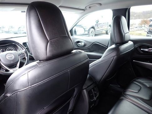 Used 2021 Jeep Cherokee Latitude Plus w/ Mopar Interior Package image 16