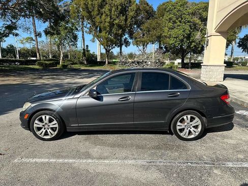 Used 2010 Mercedes-Benz C 300 C 300 Luxury 4MATIC AWD 4dr Se image 4