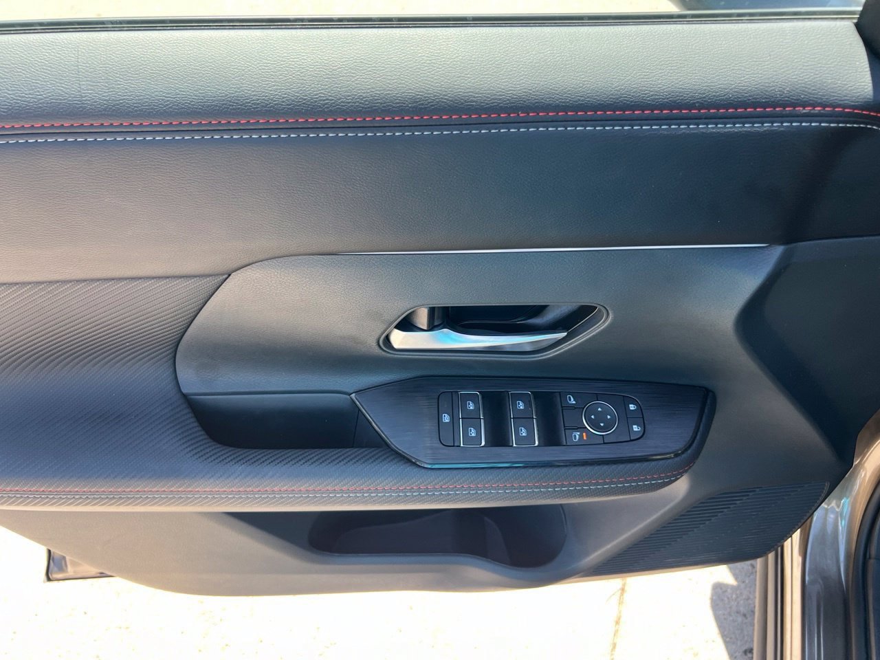 Used 2025 Nissan Kicks SR AWD/4WD image 11