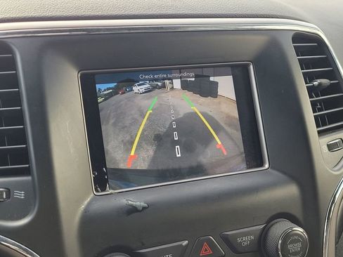 Used 2021 Jeep Grand Cherokee Laredo image 23