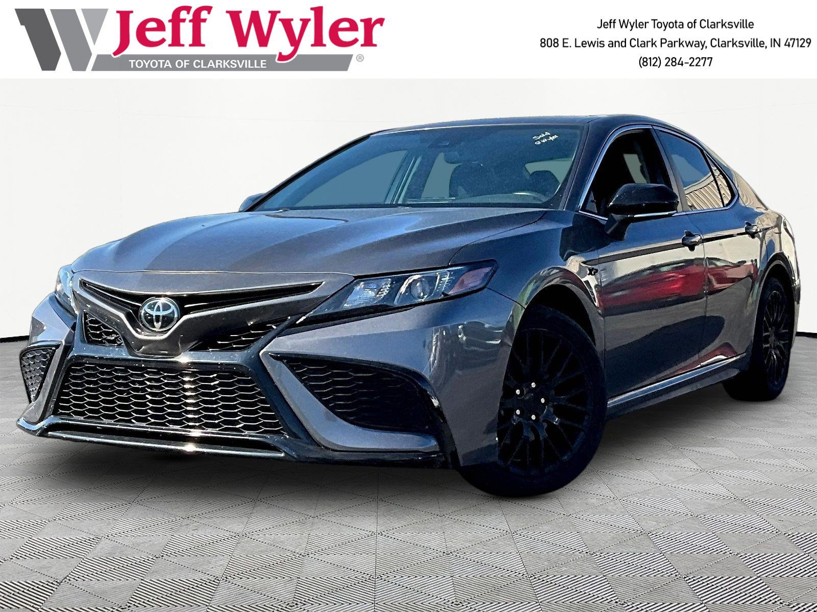 Used 2023 Toyota Camry SE w/ Convenience Package FWD image 1